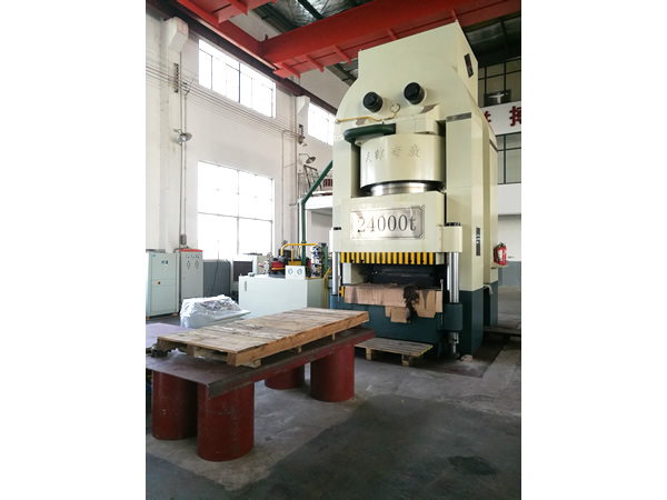 24000T板片油壓機(華東地區(qū)第一臺)